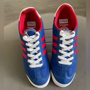 Adidas Originals Dragon-Retro, size 7 women’s. Colors: Red, royal blue & white.
